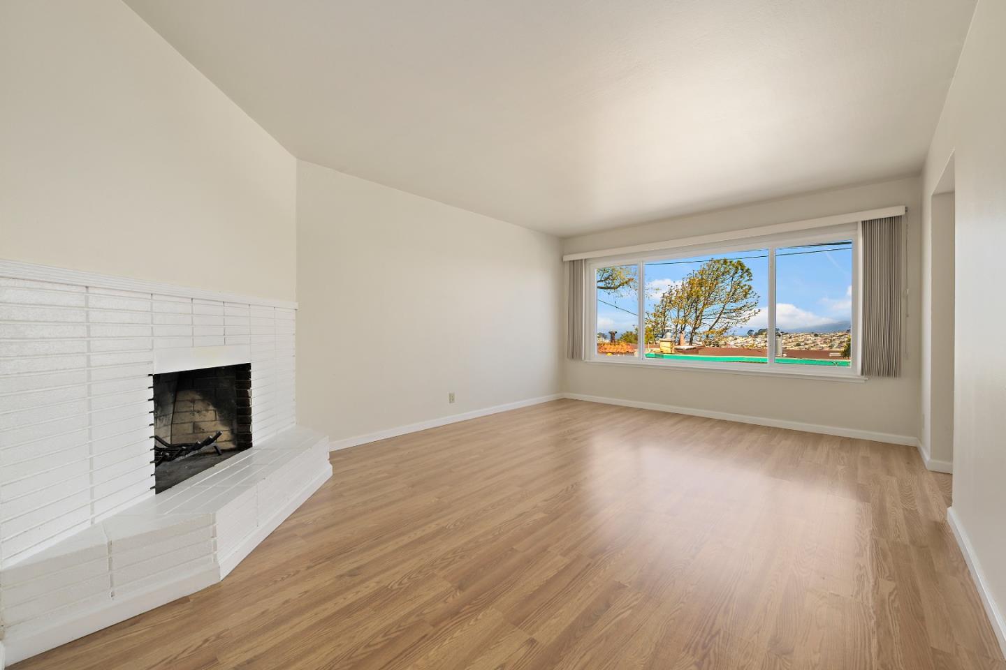 Detail Gallery Image 4 of 22 For 771 Templeton Ave, Daly City,  CA 94014 - 4 Beds | 1 Baths
