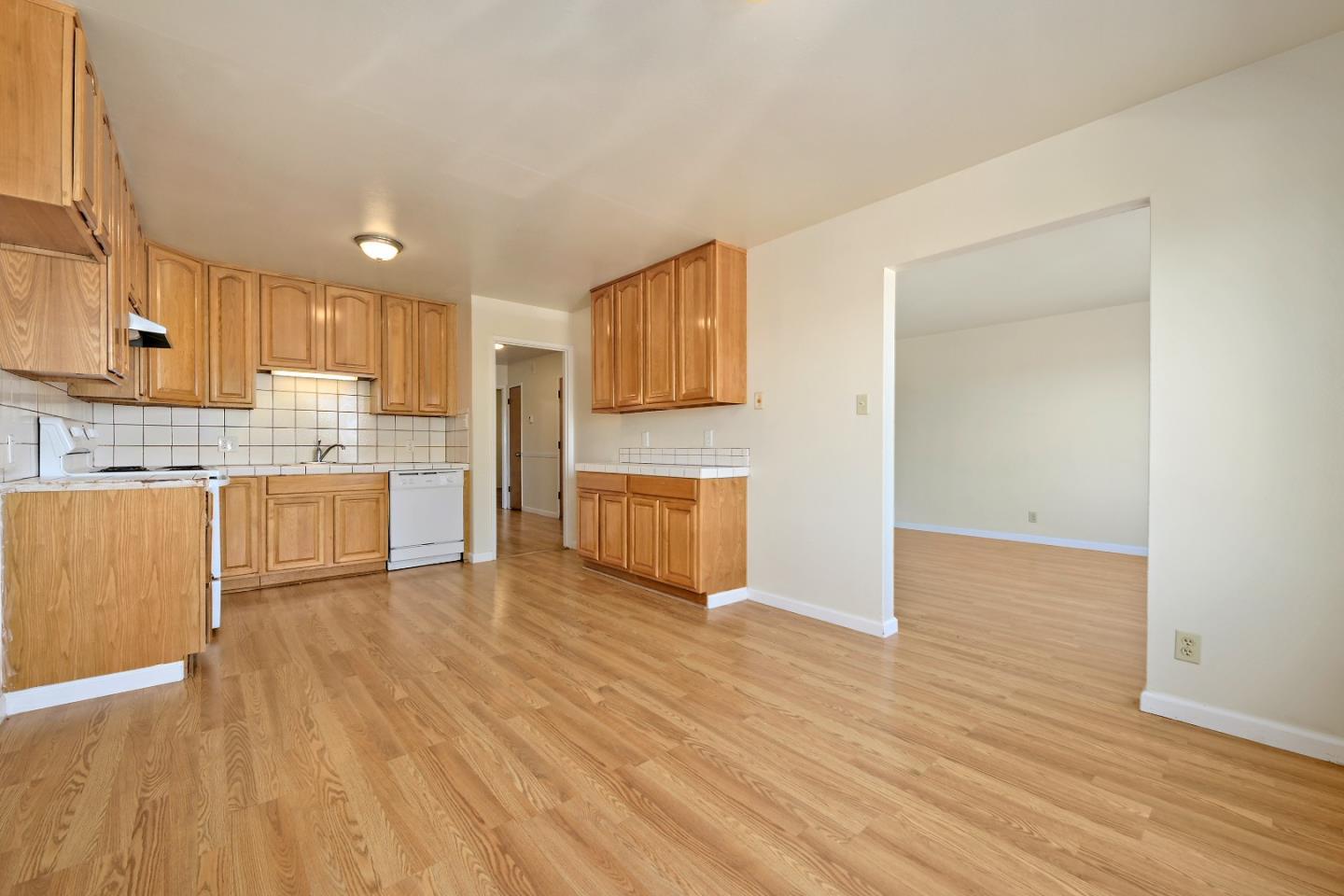 Detail Gallery Image 7 of 22 For 771 Templeton Ave, Daly City,  CA 94014 - 4 Beds | 1 Baths