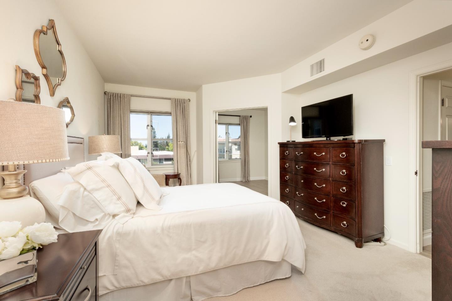 Detail Gallery Image 5 of 7 For 1 Baldwin Ave #402,  San Mateo,  CA 94401 - 1 Beds | 1 Baths