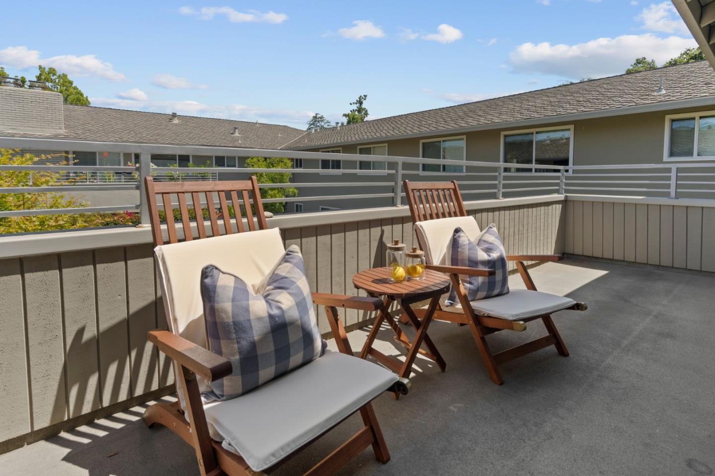 Detail Gallery Image 22 of 28 For 460 Lassen St #6,  Los Altos,  CA 94022 - 3 Beds | 2 Baths