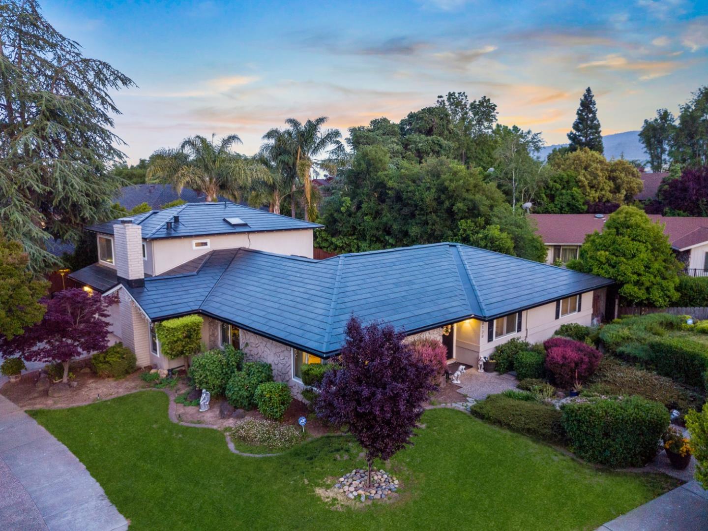 Detail Gallery Image 9 of 70 For 8120 Catalina Ct, Gilroy,  CA 95020 - 5 Beds | 4 Baths