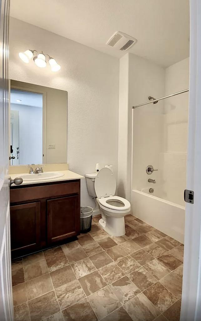 Detail Gallery Image 12 of 19 For 15284 Flycatcher, Lathrop,  CA 95330 - 4 Beds | 2 Baths