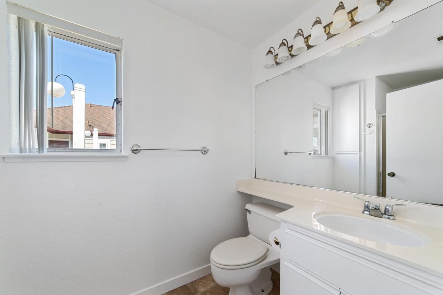 Detail Gallery Image 12 of 31 For 755 Mountain View Dr #2,  Daly City,  CA 94014 - 2 Beds | 2 Baths