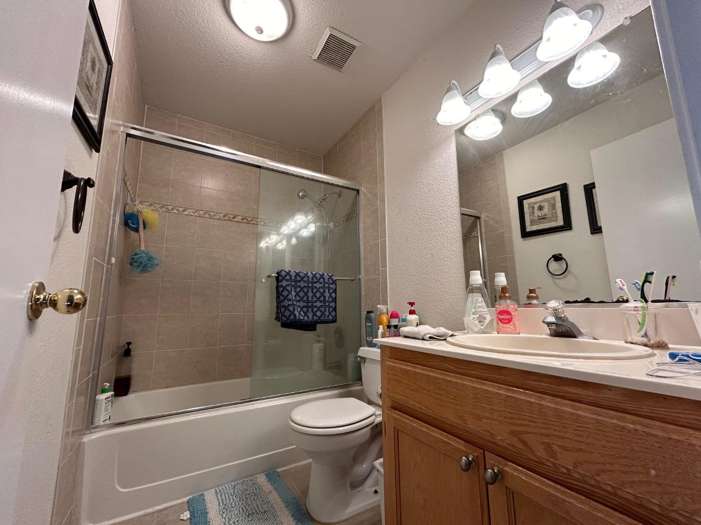 Detail Gallery Image 5 of 19 For 1610 Teakwood, Tracy,  CA 95376 - 3 Beds | 2/1 Baths