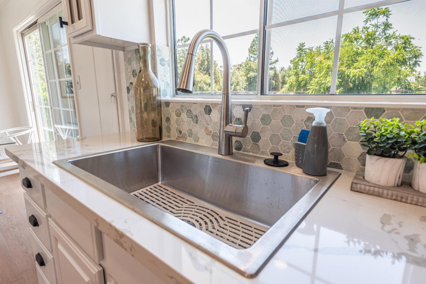 Detail Gallery Image 15 of 121 For 14345 Capri Dr, Los Gatos,  CA 95032 - 2 Beds | 1 Baths