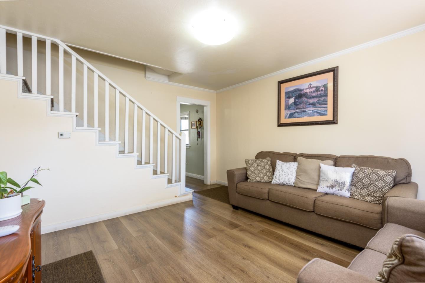 Detail Gallery Image 4 of 24 For 635 Pine St, San Bruno,  CA 94066 - 3 Beds | 2/1 Baths