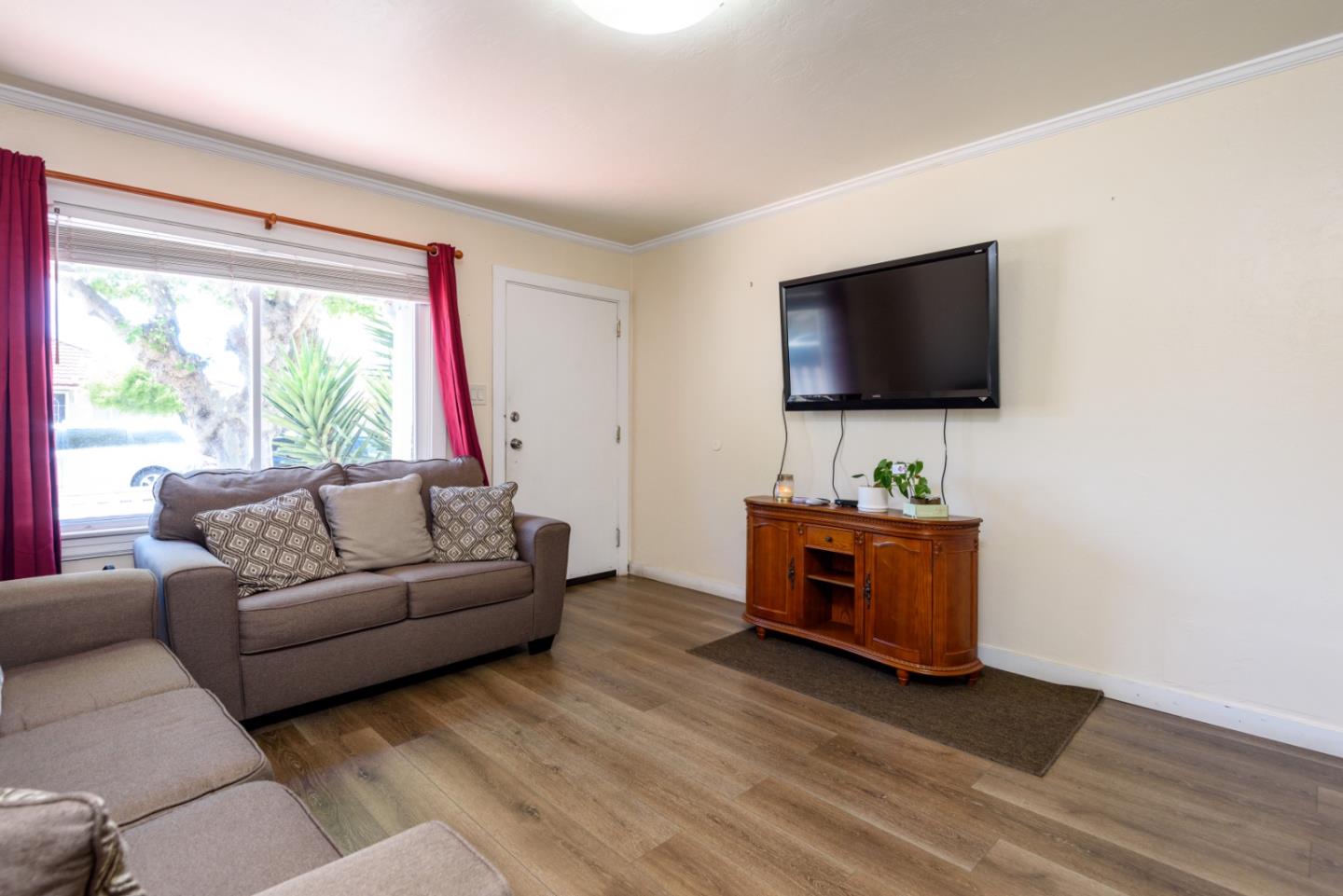 Detail Gallery Image 5 of 24 For 635 Pine St, San Bruno,  CA 94066 - 3 Beds | 2/1 Baths