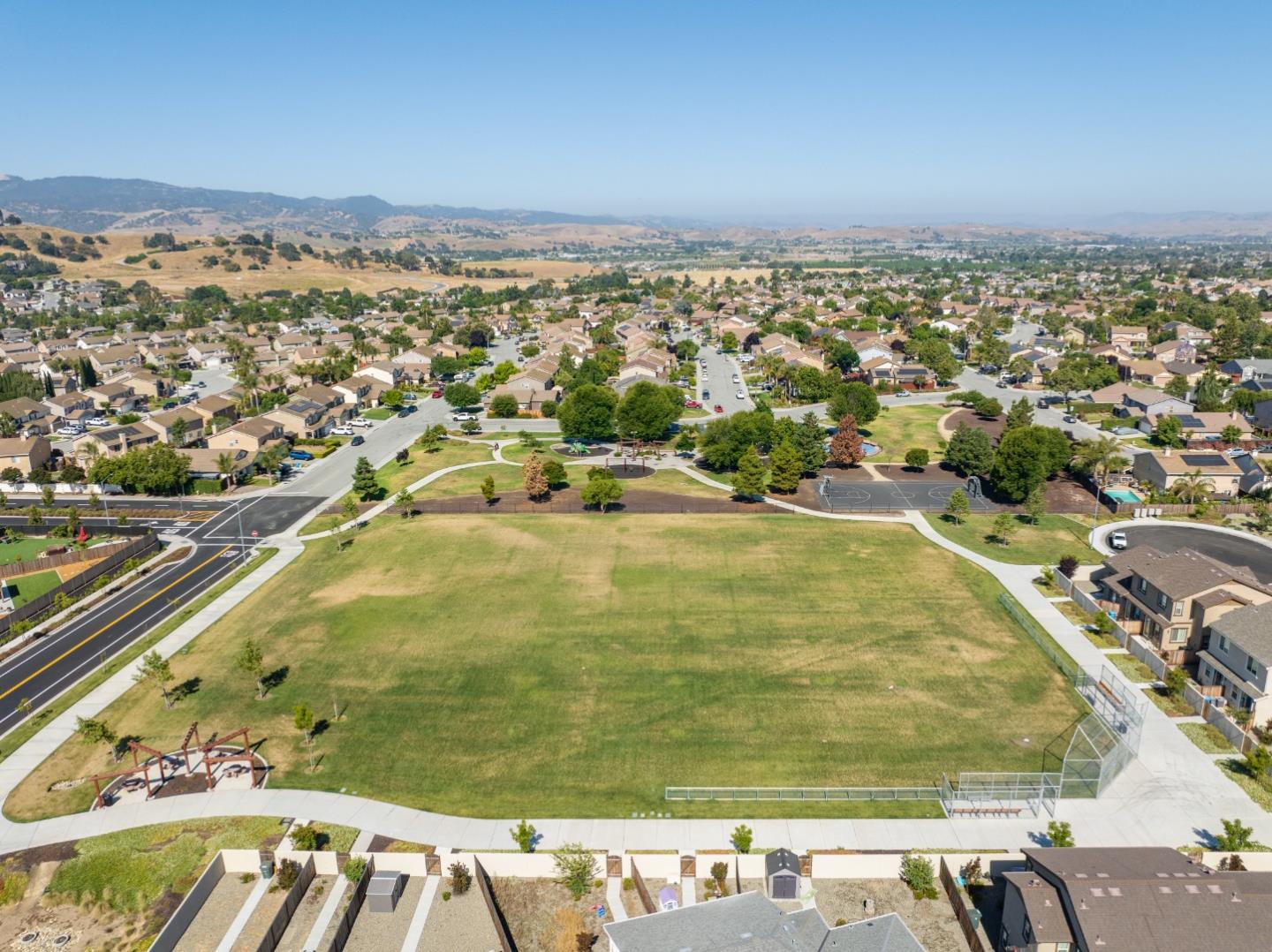 Detail Gallery Image 35 of 36 For 2770 Jackson Dr, Hollister,  CA 95023 - 4 Beds | 2/1 Baths