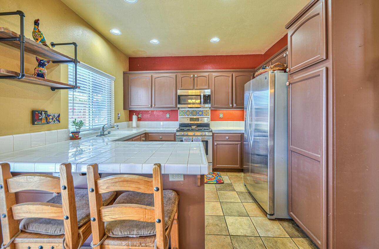 Detail Gallery Image 13 of 38 For 18193 Stonegate Ct, Salinas,  CA 93908 - 3 Beds | 2/1 Baths