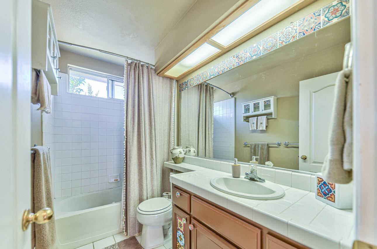 Detail Gallery Image 30 of 38 For 18193 Stonegate Ct, Salinas,  CA 93908 - 3 Beds | 2/1 Baths