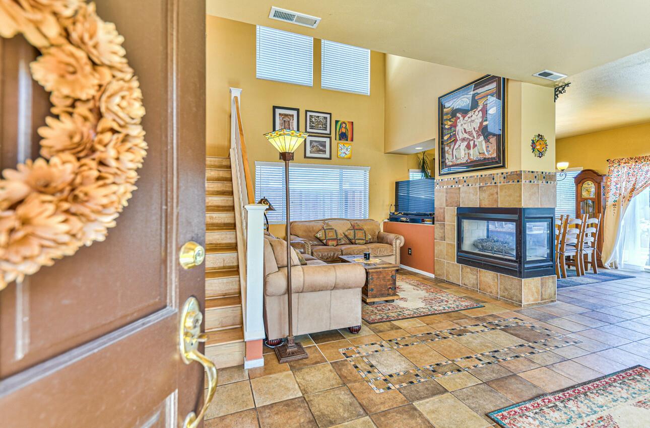 Detail Gallery Image 6 of 38 For 18193 Stonegate Ct, Salinas,  CA 93908 - 3 Beds | 2/1 Baths