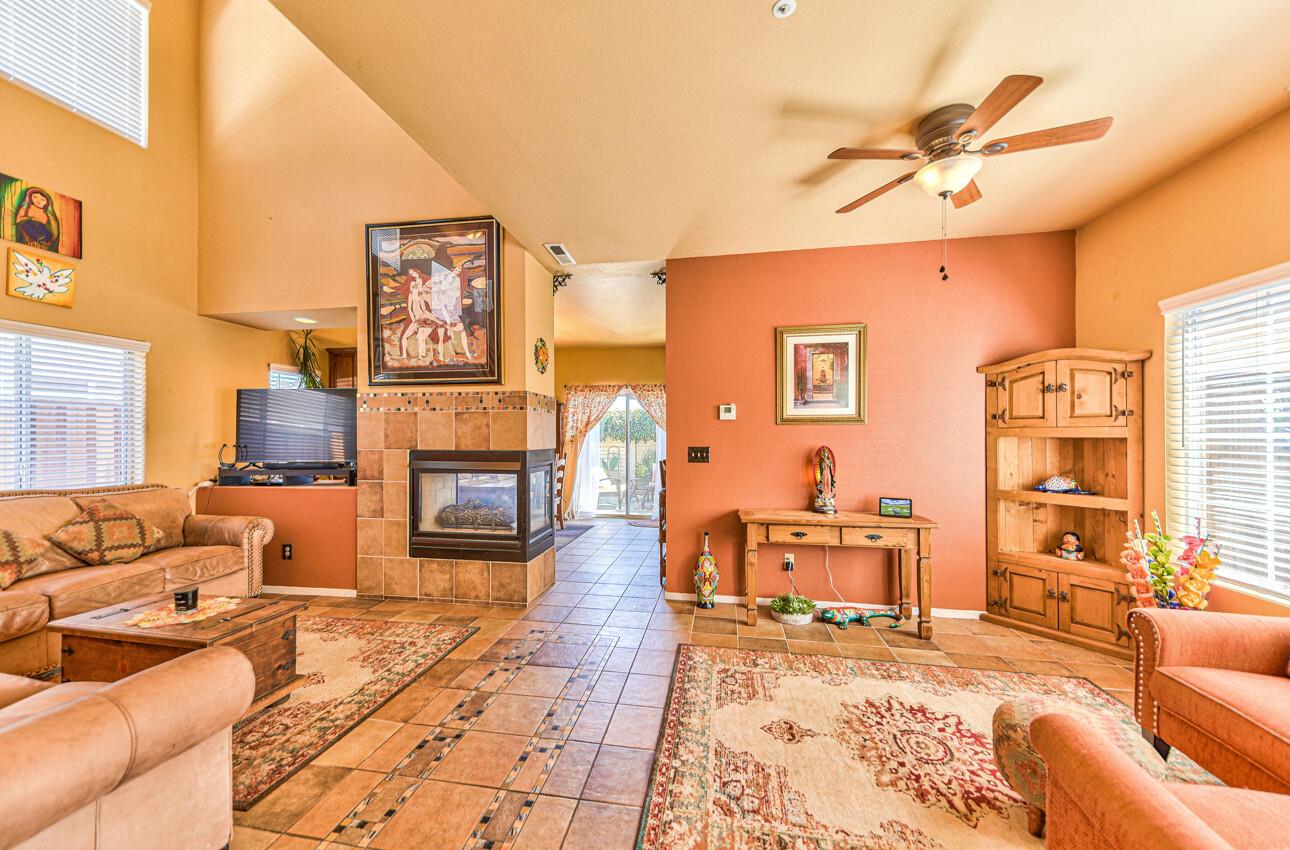 Detail Gallery Image 9 of 38 For 18193 Stonegate Ct, Salinas,  CA 93908 - 3 Beds | 2/1 Baths