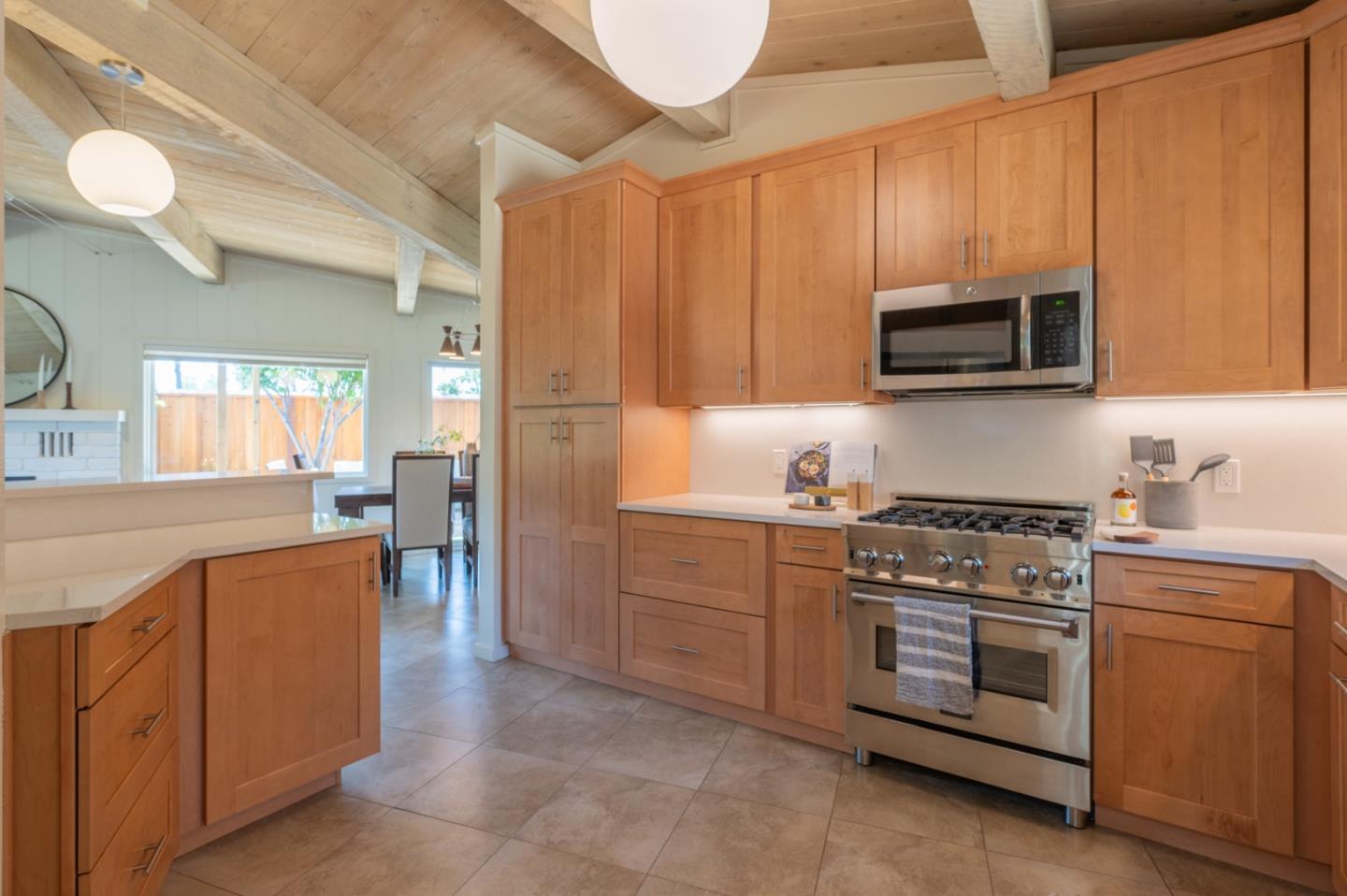 Detail Gallery Image 10 of 32 For 35 Lilac Ln, Carmel Valley,  CA 93924 - 3 Beds | 2 Baths