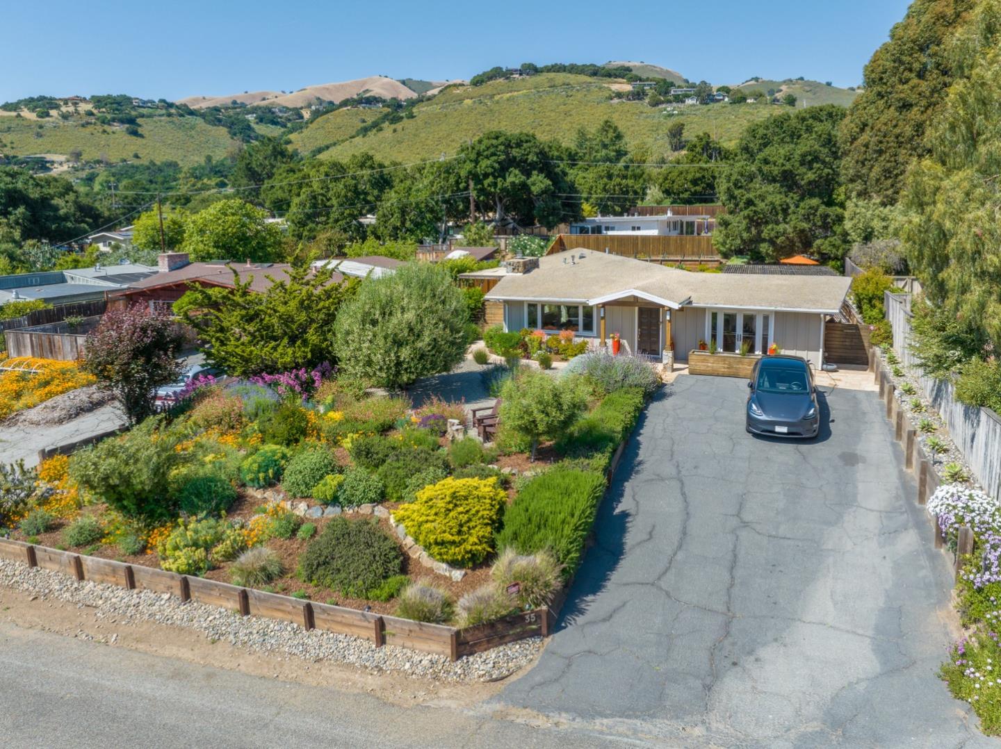 Detail Gallery Image 34 of 37 For 35 Lilac Ln, Carmel Valley,  CA 93924 - 3 Beds | 2 Baths