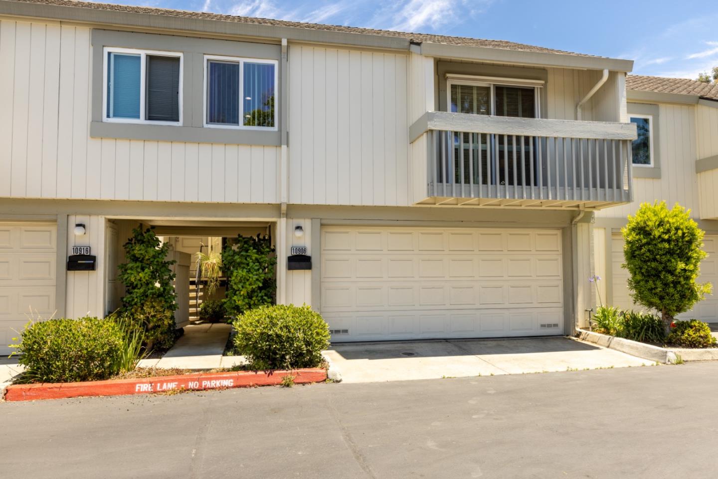 Detail Gallery Image 1 of 1 For 10906 Northridge Sq, Cupertino,  CA 95014 - 2 Beds | 2 Baths