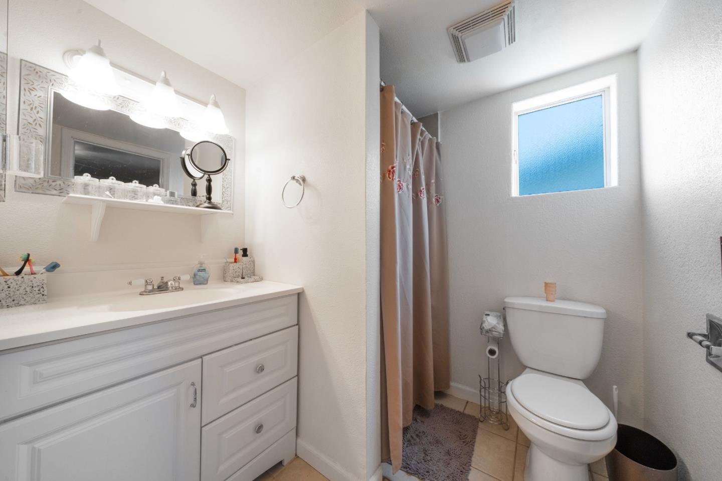 Detail Gallery Image 23 of 37 For 215 San Juan Dr, Hollister,  CA 95023 - 3 Beds | 2 Baths