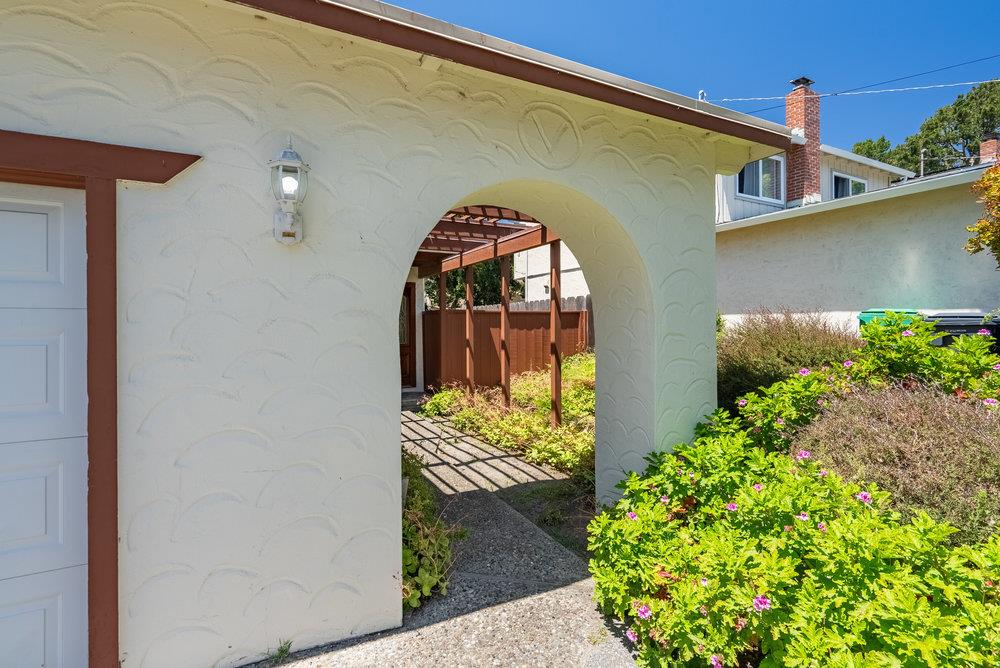 Detail Gallery Image 4 of 63 For 1336 Lawton Ave, Pacific Grove,  CA 93950 - 3 Beds | 2 Baths