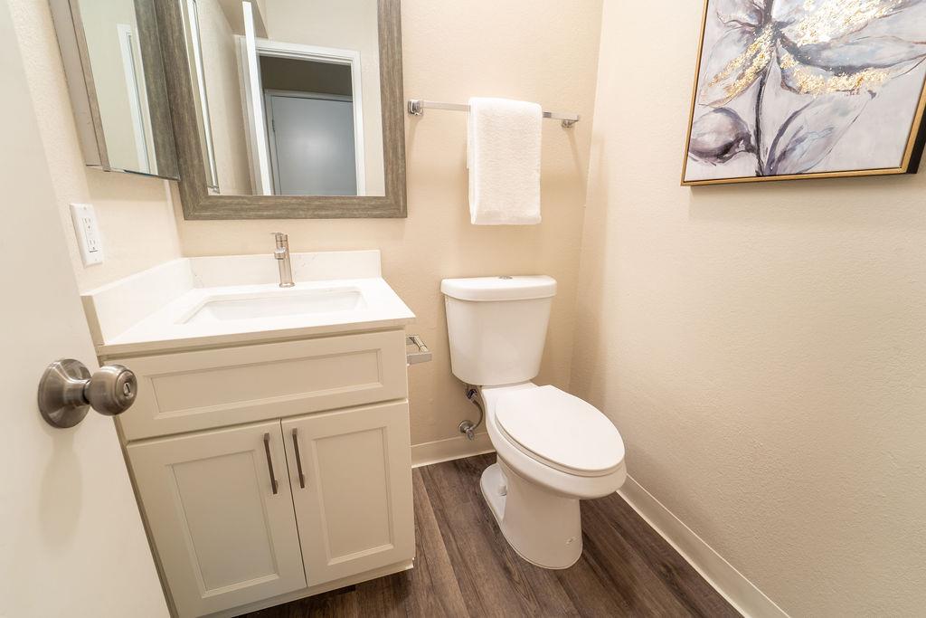 Detail Gallery Image 9 of 44 For 1005 Golf Course Dr, Rohnert Park,  CA 94928 - 2 Beds | 1/1 Baths