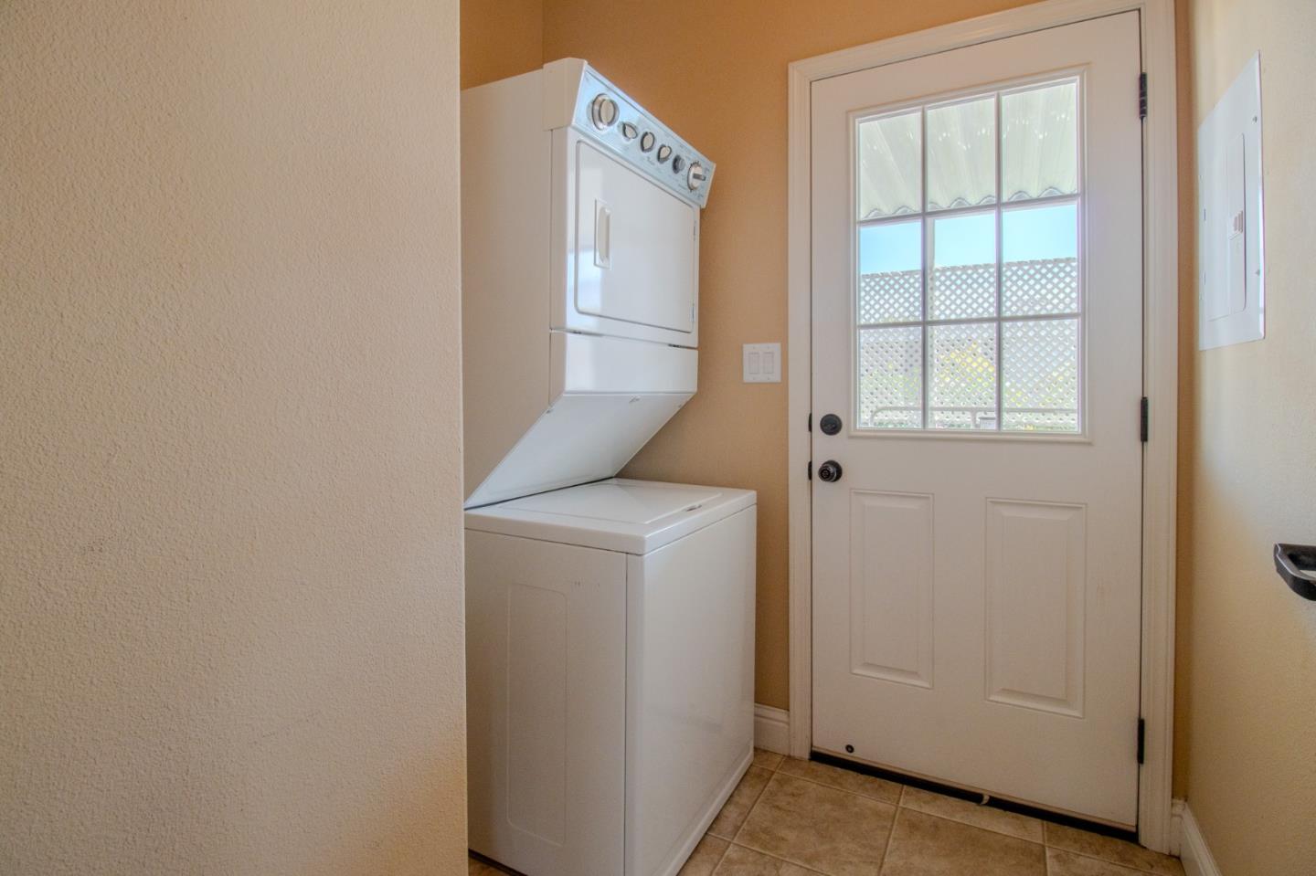 Detail Gallery Image 12 of 22 For 433 Sylvan Ave #105,  Mountain View,  CA 94041 - 2 Beds | 2 Baths