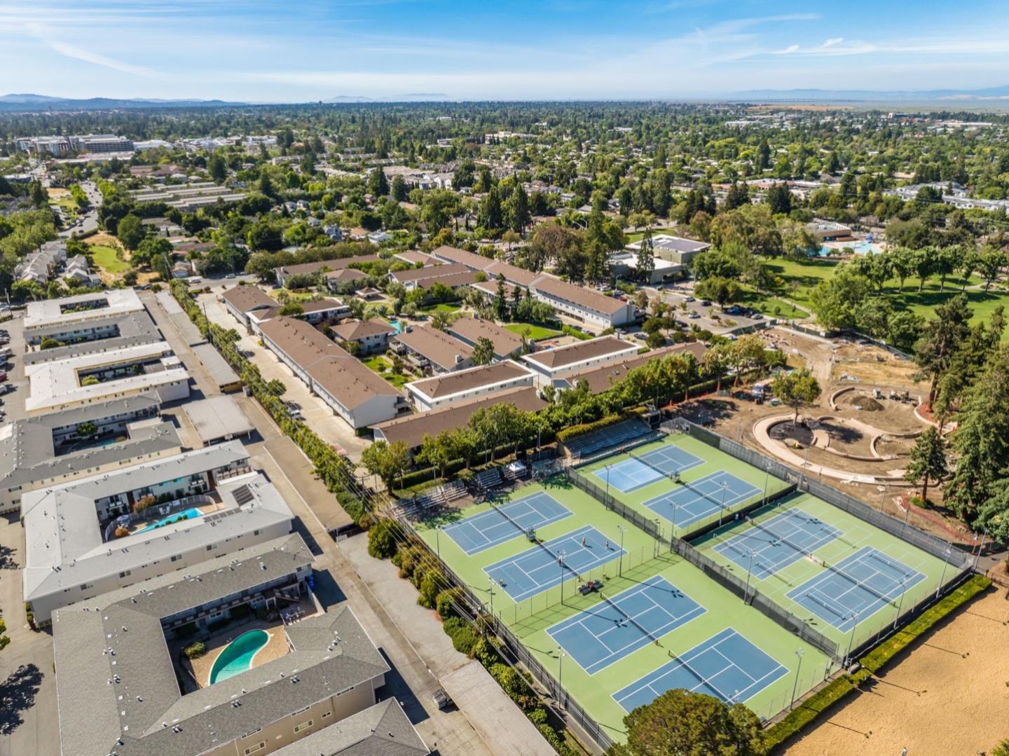 Detail Gallery Image 24 of 31 For 255 S Rengstorff Ave #52,  Mountain View,  CA 94040 - 3 Beds | 2 Baths