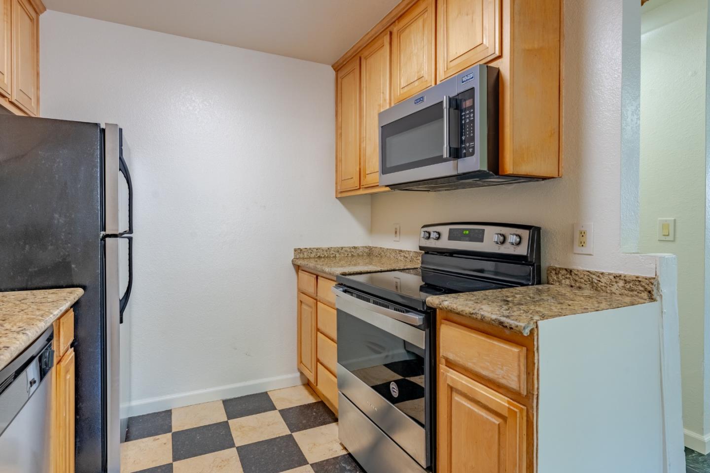 Detail Gallery Image 13 of 30 For 9 Monte Verano Ct, San Jose,  CA 95116 - 1 Beds | 1 Baths