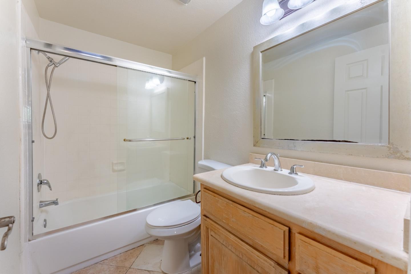 Detail Gallery Image 14 of 30 For 9 Monte Verano Ct, San Jose,  CA 95116 - 1 Beds | 1 Baths