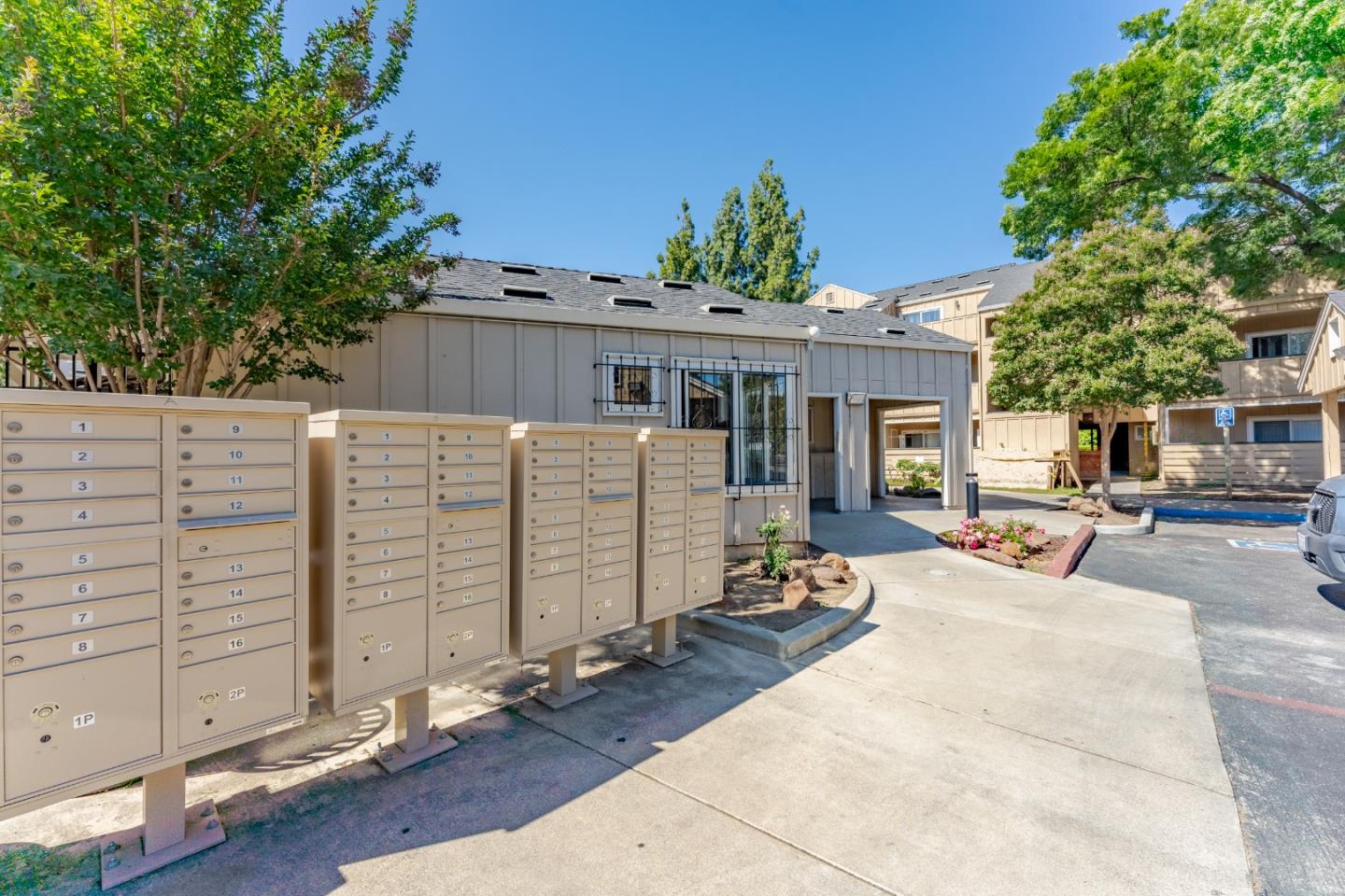 Detail Gallery Image 21 of 30 For 9 Monte Verano Ct, San Jose,  CA 95116 - 1 Beds | 1 Baths