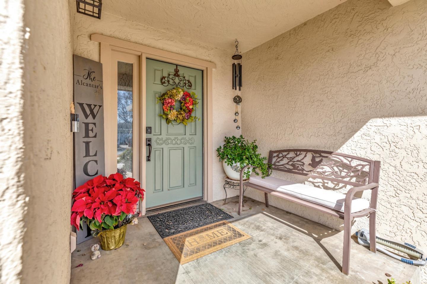 Detail Gallery Image 4 of 45 For 1220 Heather Glen Cir, Hollister,  CA 95023 - 3 Beds | 2 Baths