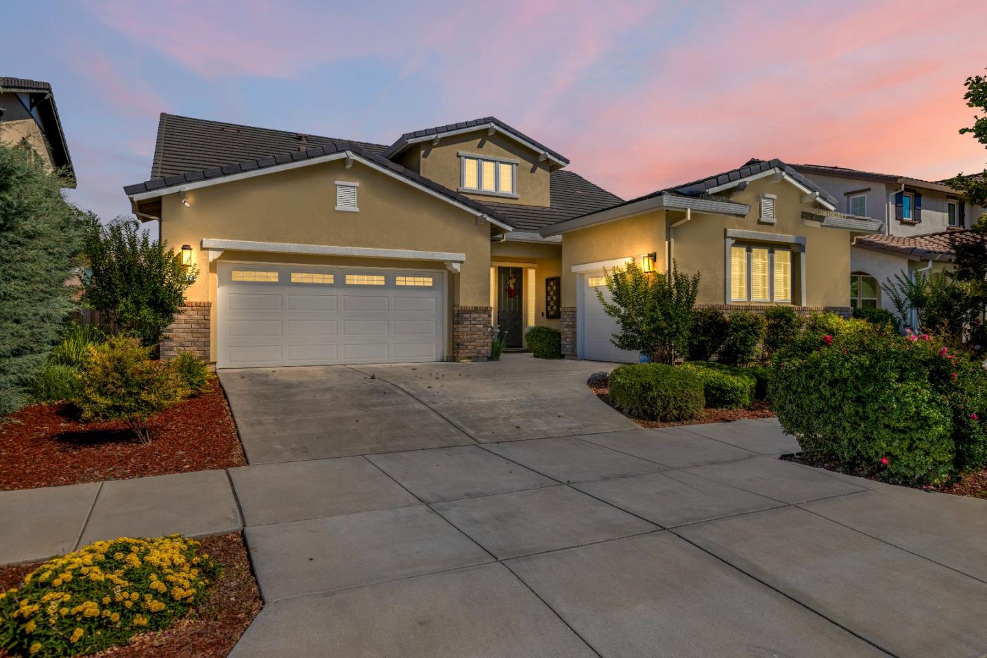 Detail Gallery Image 3 of 65 For 9820 Bobcat Ct, Gilroy,  CA 95020 - 4 Beds | 3/1 Baths