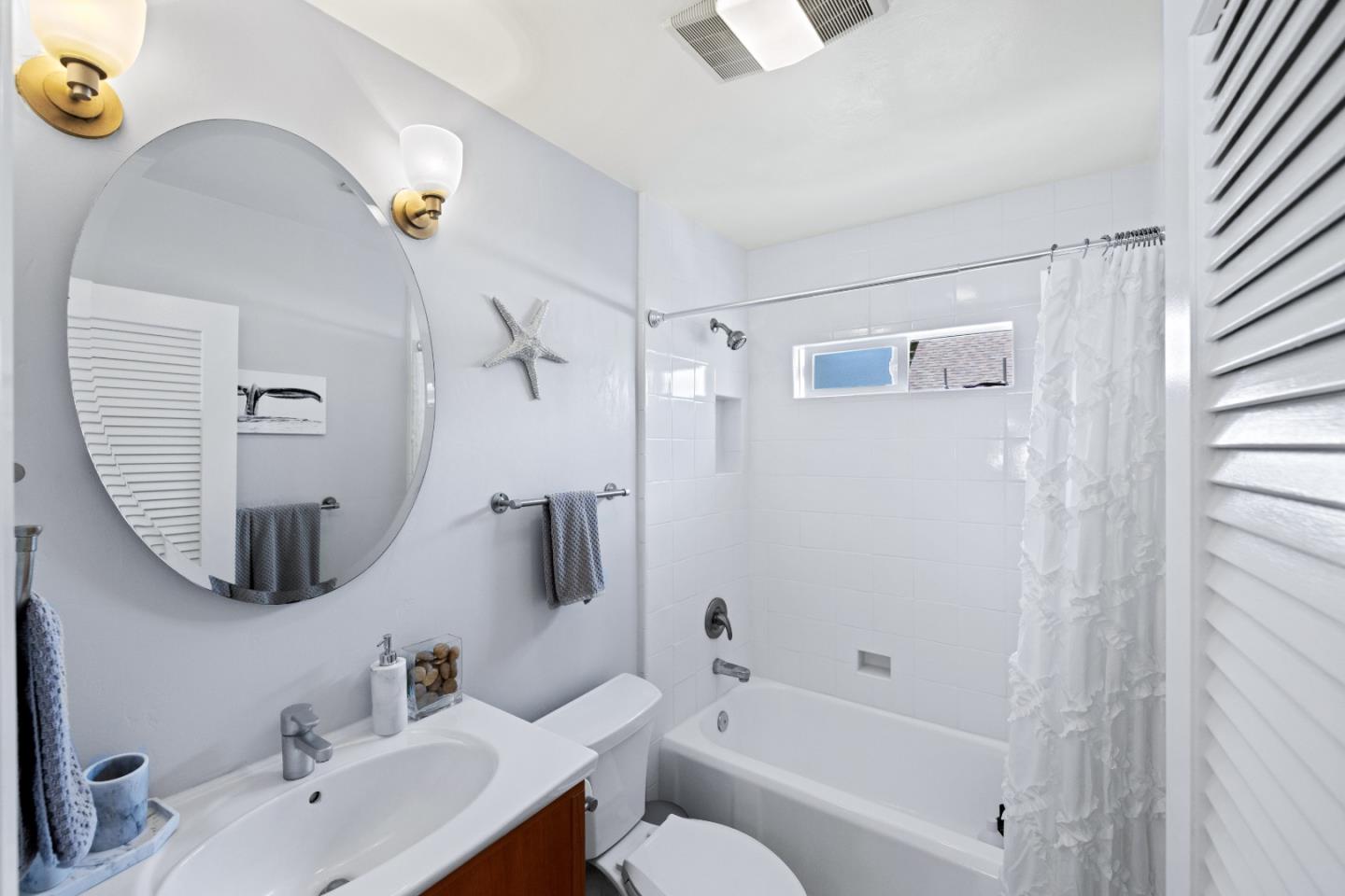 Detail Gallery Image 11 of 17 For 516 12th St, Pacific Grove,  CA 93950 - 2 Beds | 1 Baths