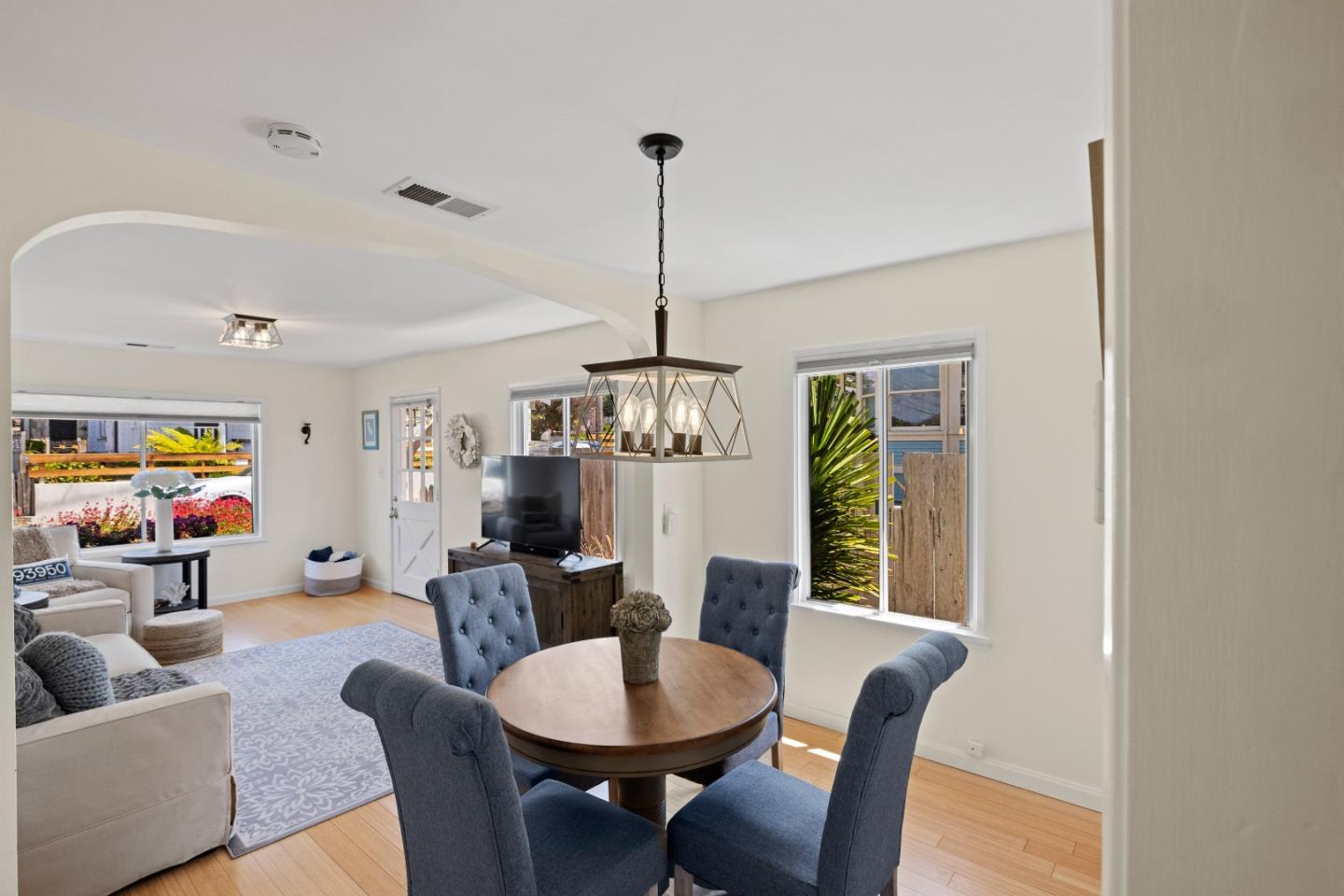 Detail Gallery Image 5 of 17 For 516 12th St, Pacific Grove,  CA 93950 - 2 Beds | 1 Baths