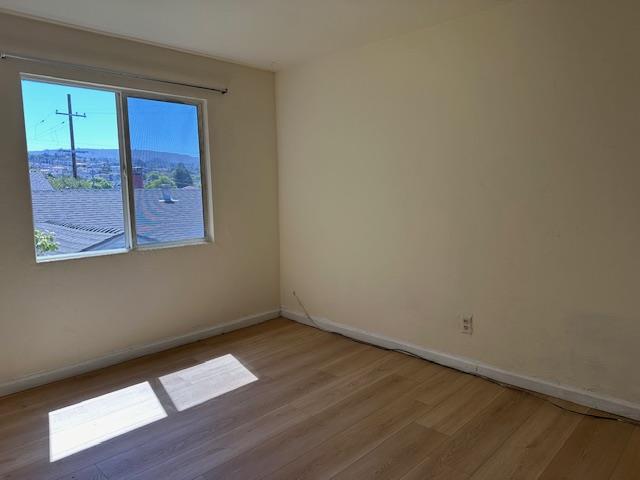 Detail Gallery Image 9 of 9 For 293 1/2 El Camino Real, San Bruno,  CA 94066 - 2 Beds | 1 Baths