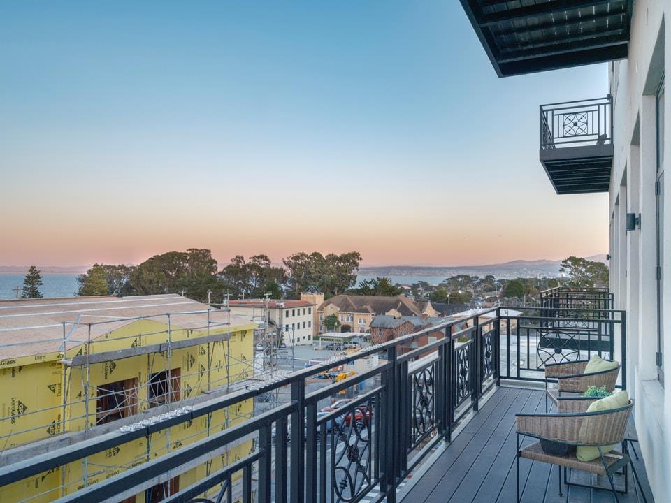 Detail Gallery Image 12 of 14 For 542 Lighthouse Ave #301,  Pacific Grove,  CA 93950 - 2 Beds | 2/1 Baths