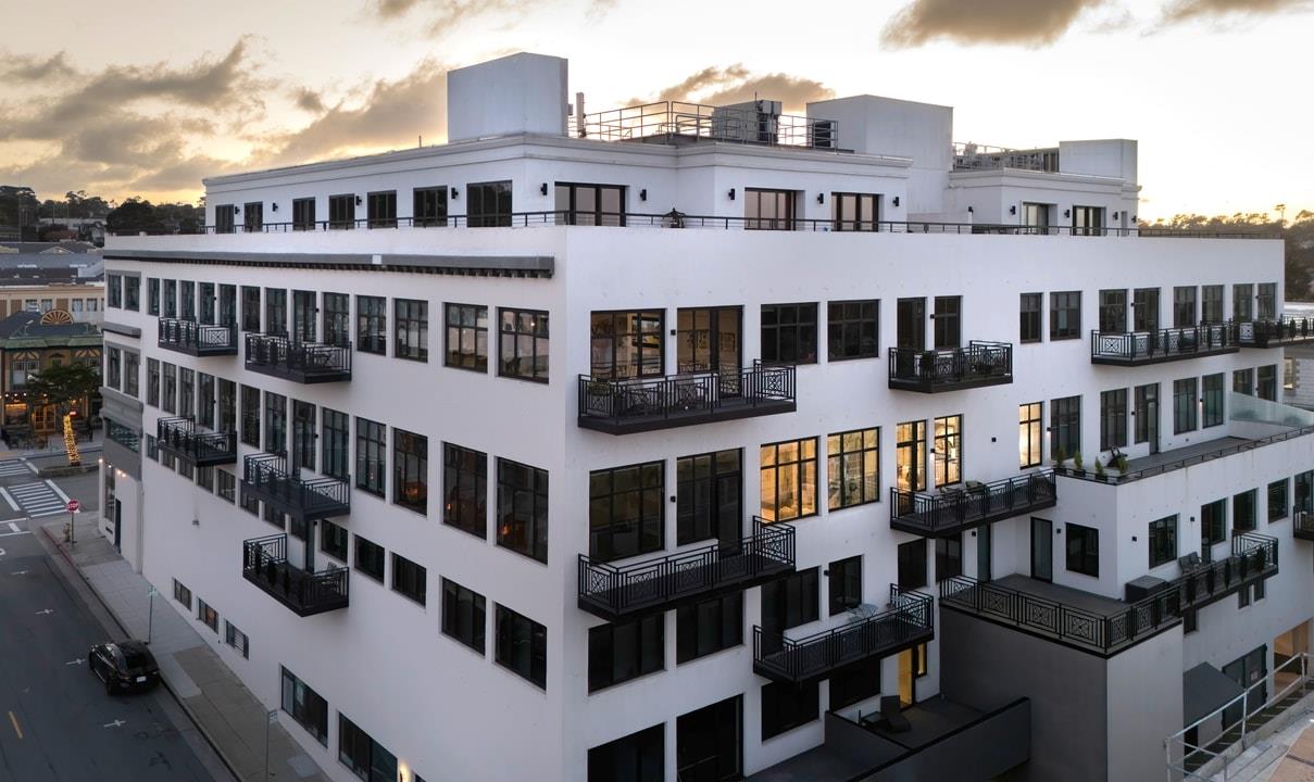 Detail Gallery Image 13 of 14 For 542 Lighthouse Ave #301,  Pacific Grove,  CA 93950 - 2 Beds | 2/1 Baths