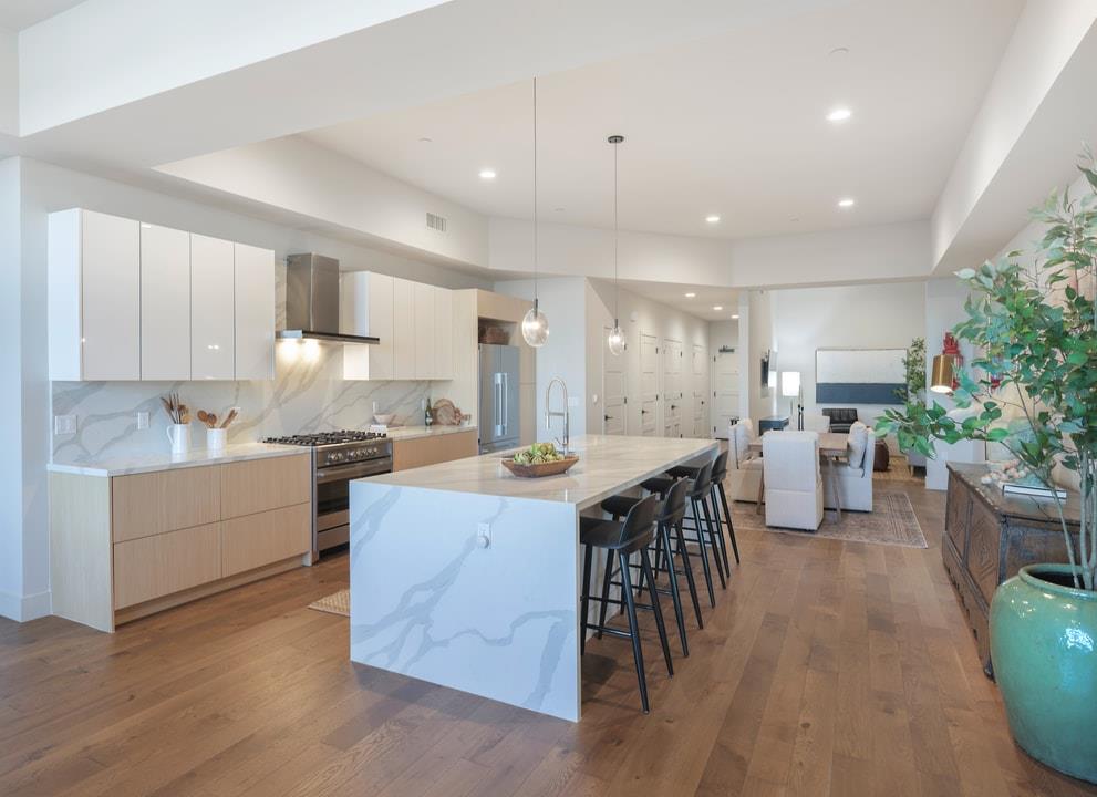 Detail Gallery Image 5 of 14 For 542 Lighthouse Ave #301,  Pacific Grove,  CA 93950 - 2 Beds | 2/1 Baths