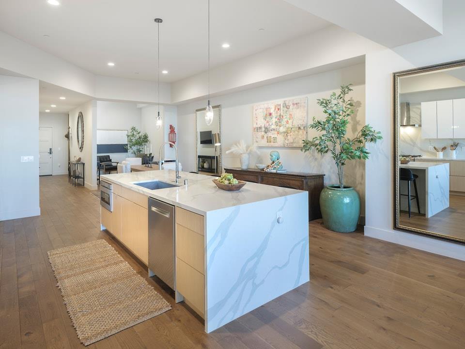 Detail Gallery Image 7 of 14 For 542 Lighthouse Ave #301,  Pacific Grove,  CA 93950 - 2 Beds | 2/1 Baths
