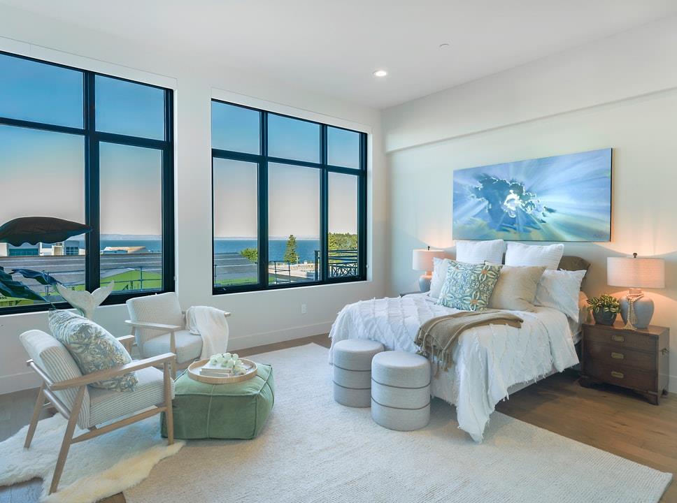 Detail Gallery Image 8 of 14 For 542 Lighthouse Ave #301,  Pacific Grove,  CA 93950 - 2 Beds | 2/1 Baths