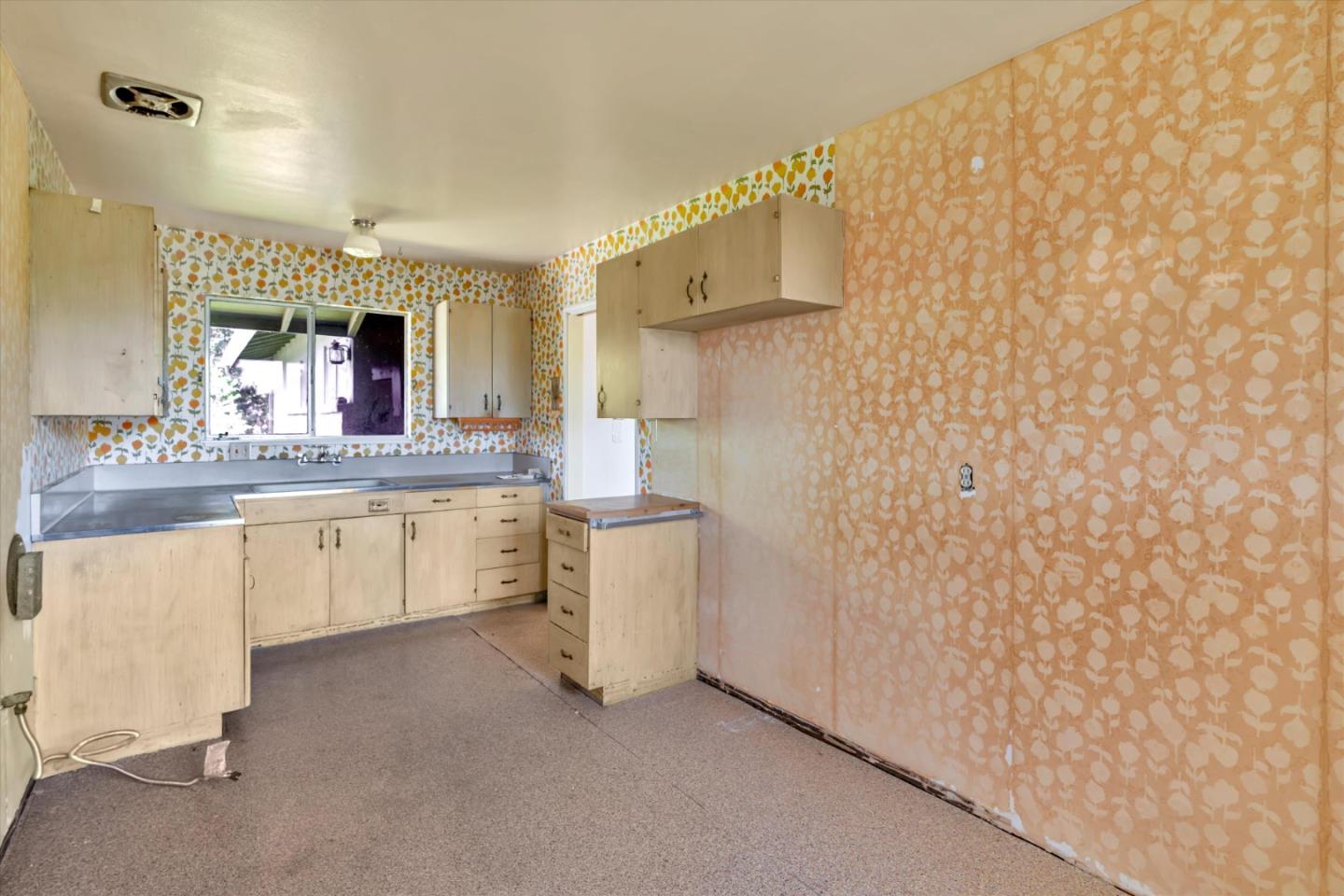 Detail Gallery Image 13 of 35 For 282 via Gayuba, Monterey,  CA 93940 - 3 Beds | 2 Baths