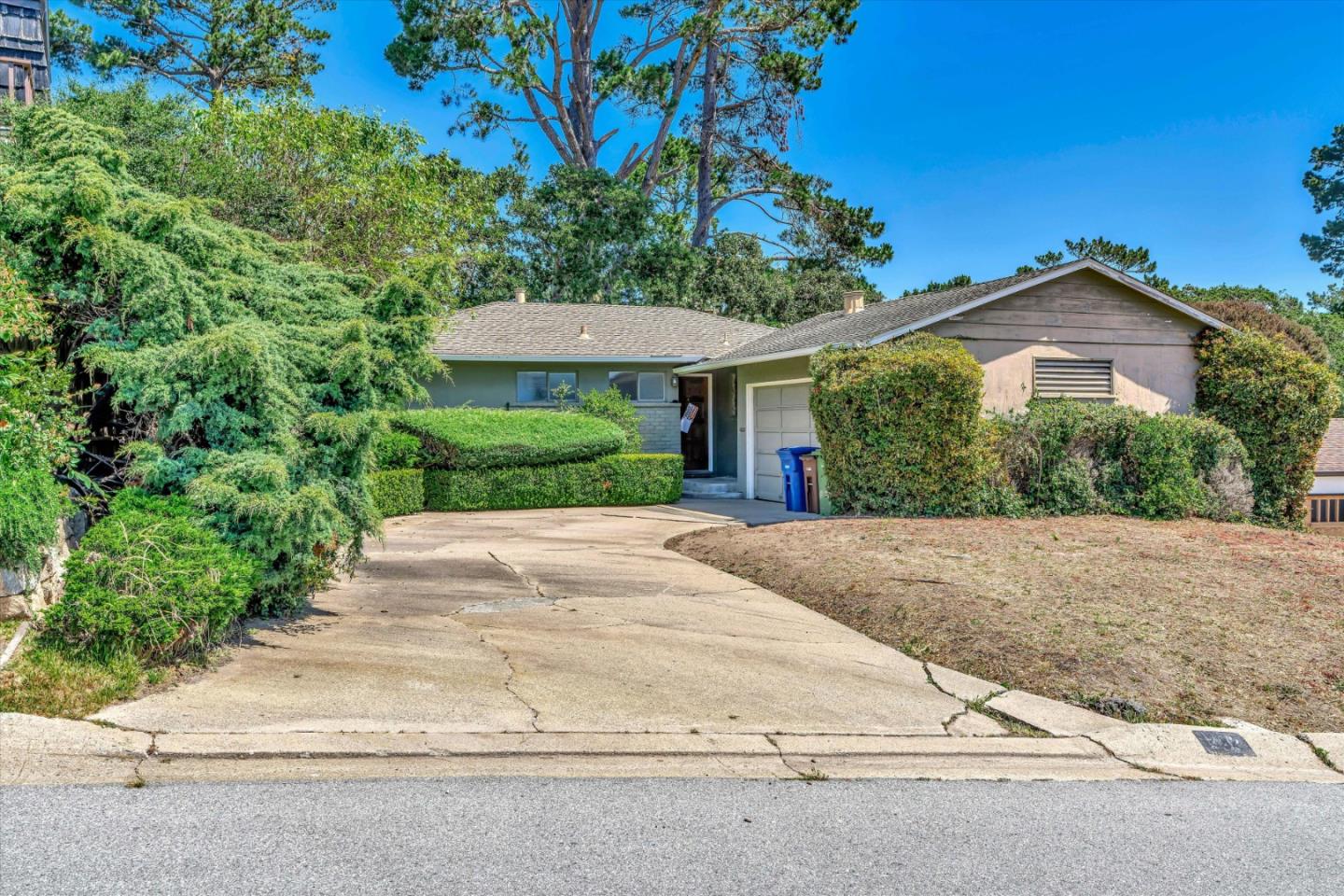 Detail Gallery Image 3 of 35 For 282 via Gayuba, Monterey,  CA 93940 - 3 Beds | 2 Baths