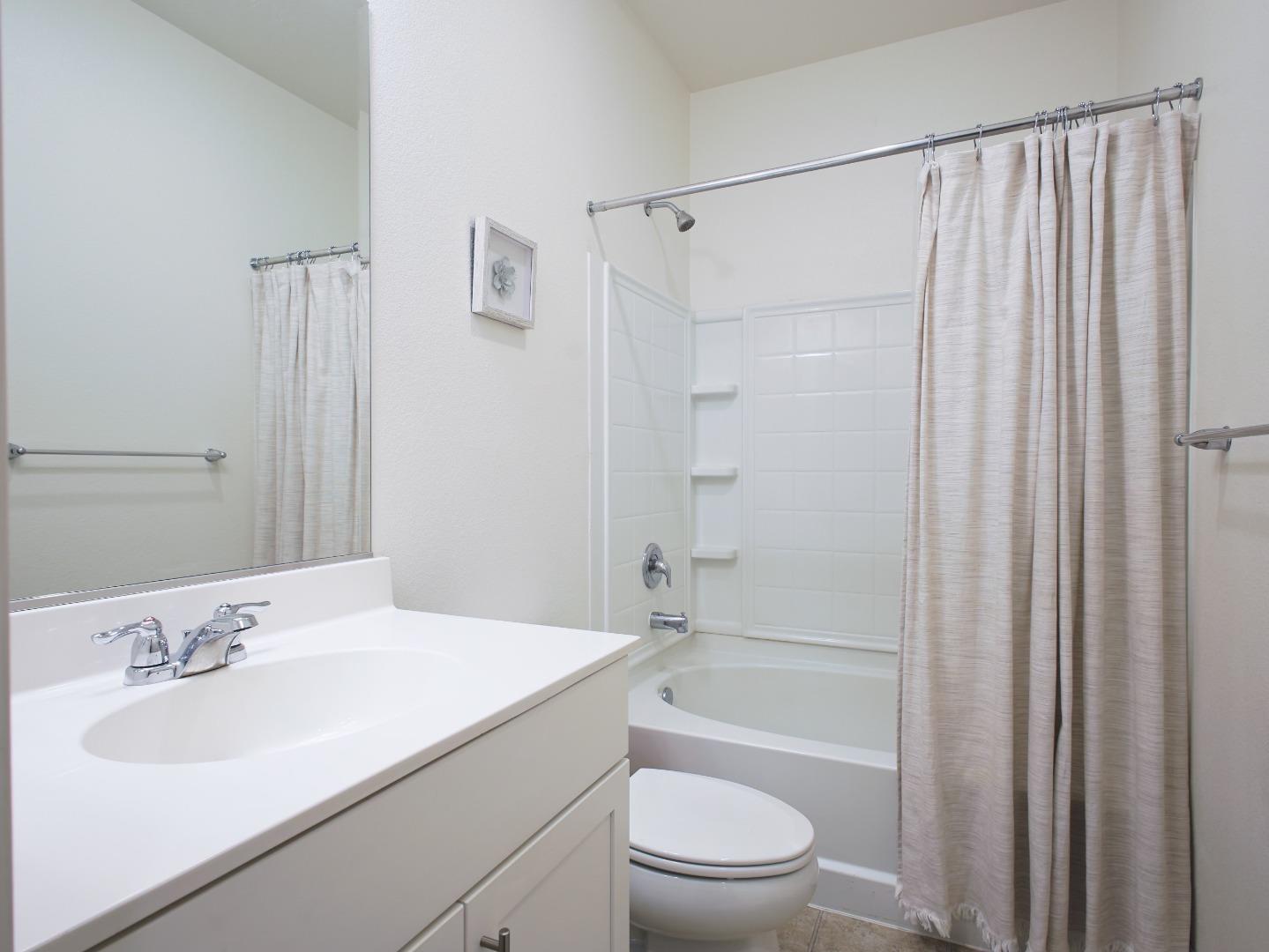 Detail Gallery Image 13 of 21 For 874 Fulton Way, Hollister,  CA 95023 - 4 Beds | 2/1 Baths