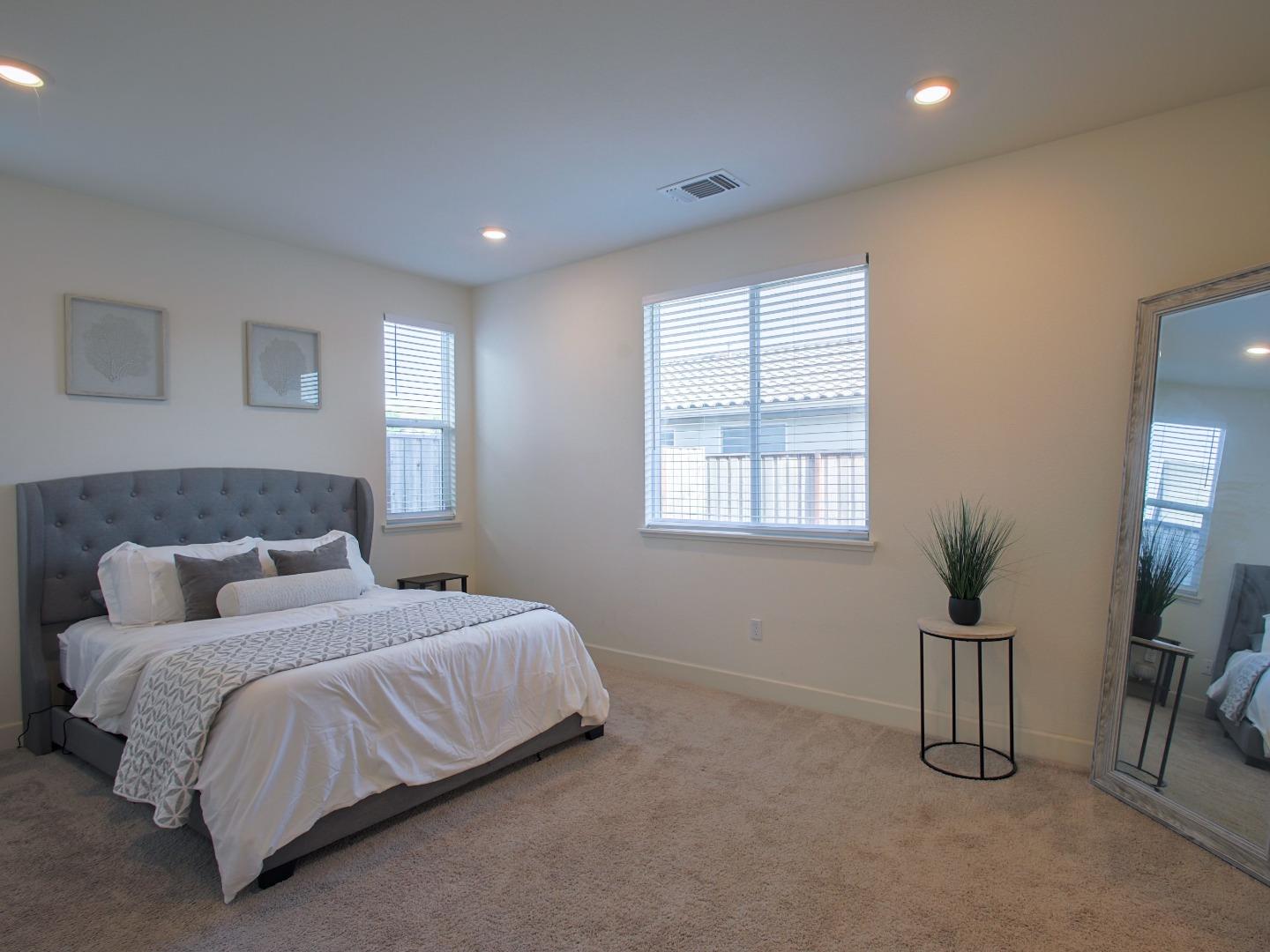 Detail Gallery Image 15 of 21 For 874 Fulton Way, Hollister,  CA 95023 - 4 Beds | 2/1 Baths