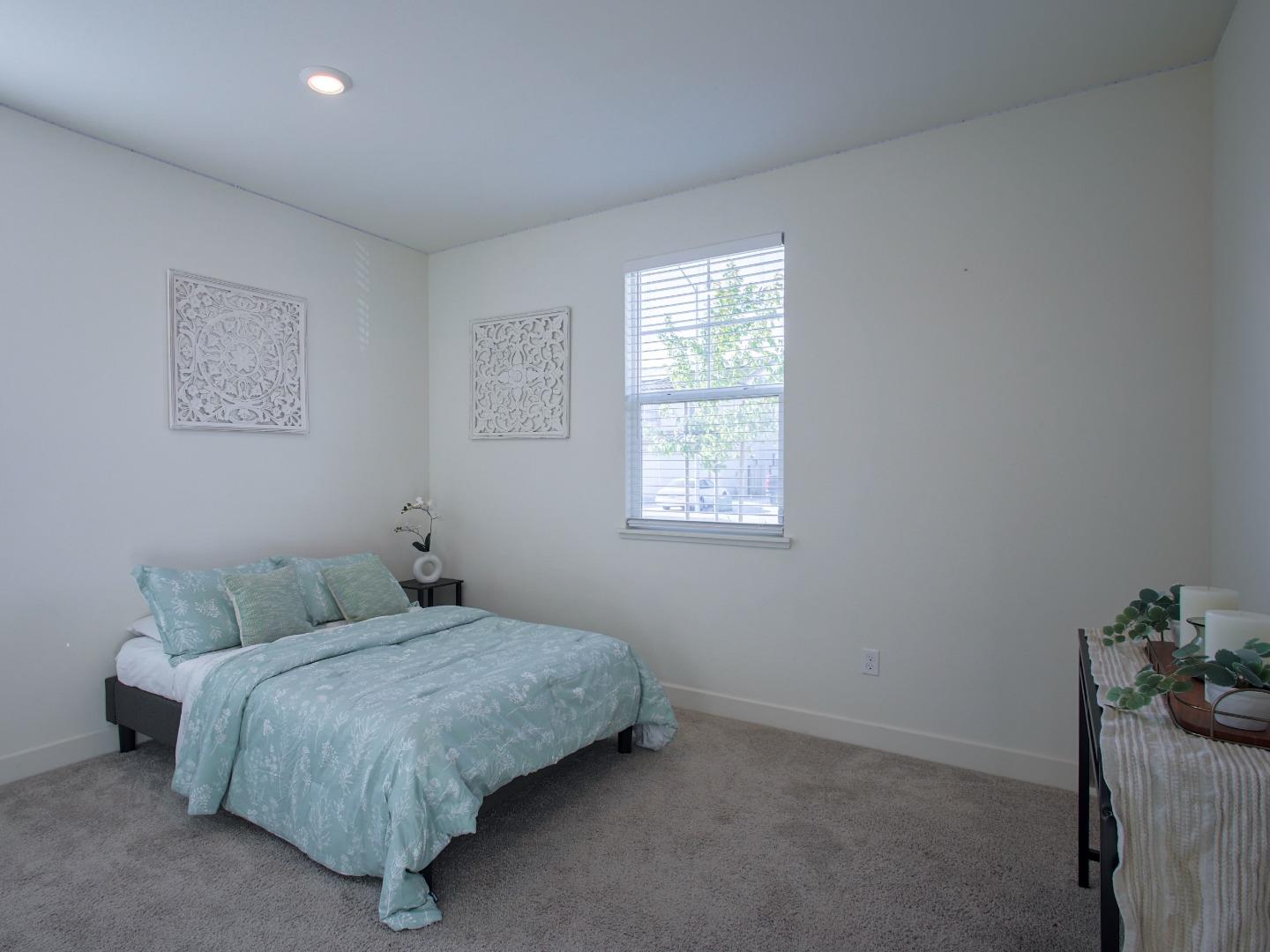 Detail Gallery Image 4 of 21 For 874 Fulton Way, Hollister,  CA 95023 - 4 Beds | 2/1 Baths