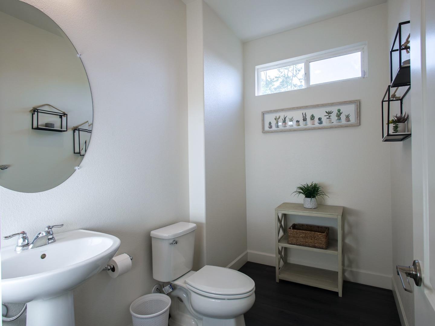 Detail Gallery Image 5 of 21 For 874 Fulton Way, Hollister,  CA 95023 - 4 Beds | 2/1 Baths