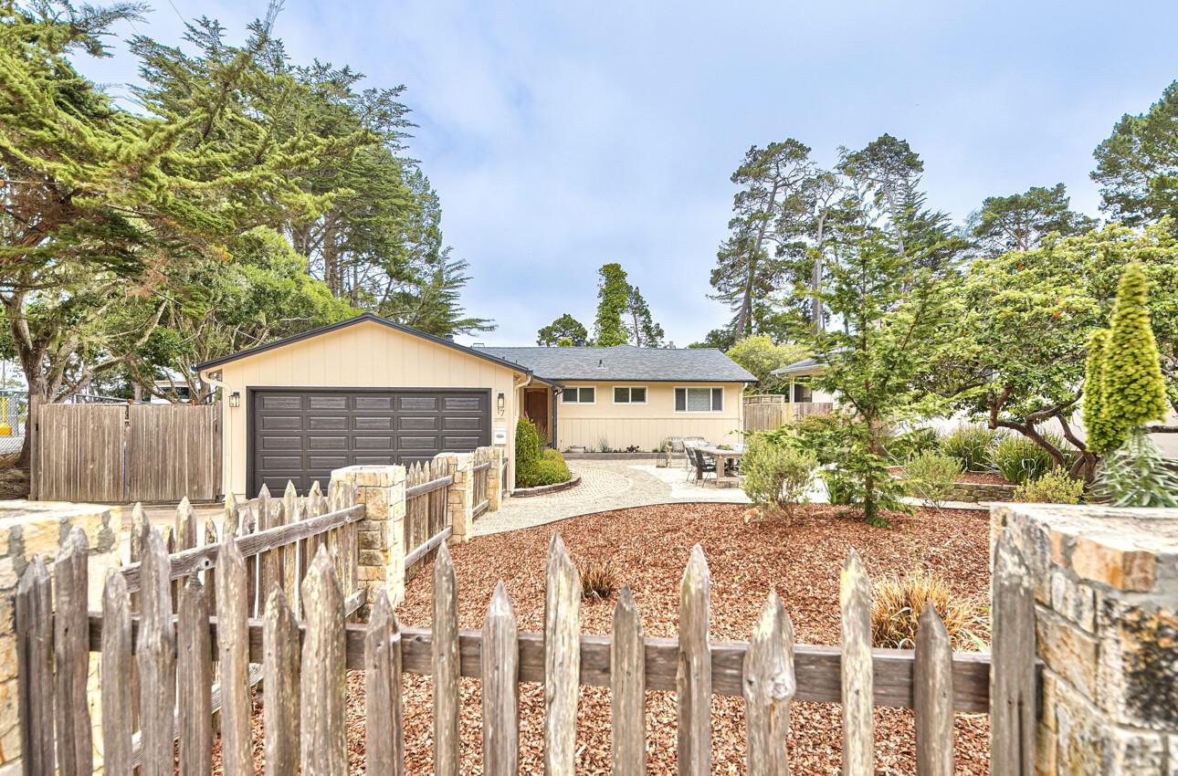 Detail Gallery Image 1 of 1 For 17 Toda Vis, Monterey,  CA 93940 - 3 Beds | 2/1 Baths