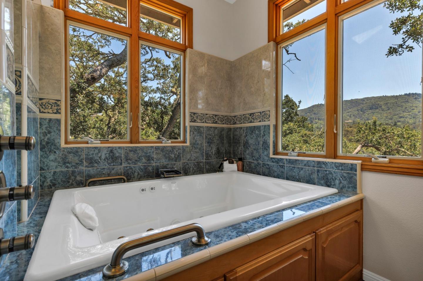 Detail Gallery Image 23 of 50 For 18500 Hillview Dr, Monte Sereno,  CA 95030 - 4 Beds | 4 Baths