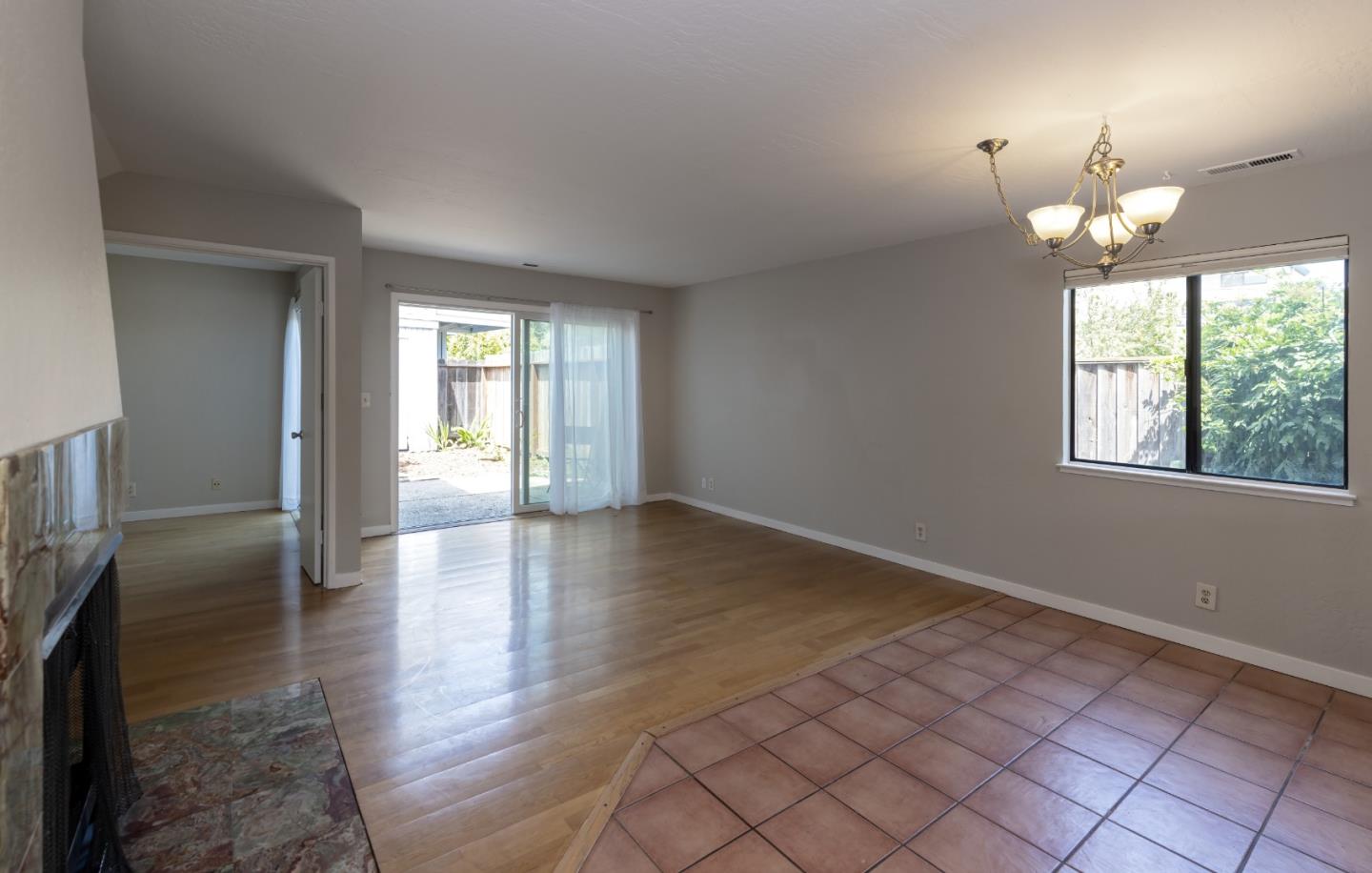 Detail Gallery Image 4 of 28 For 1200 Capitola Rd #24,  Santa Cruz,  CA 95062 - 3 Beds | 1/1 Baths