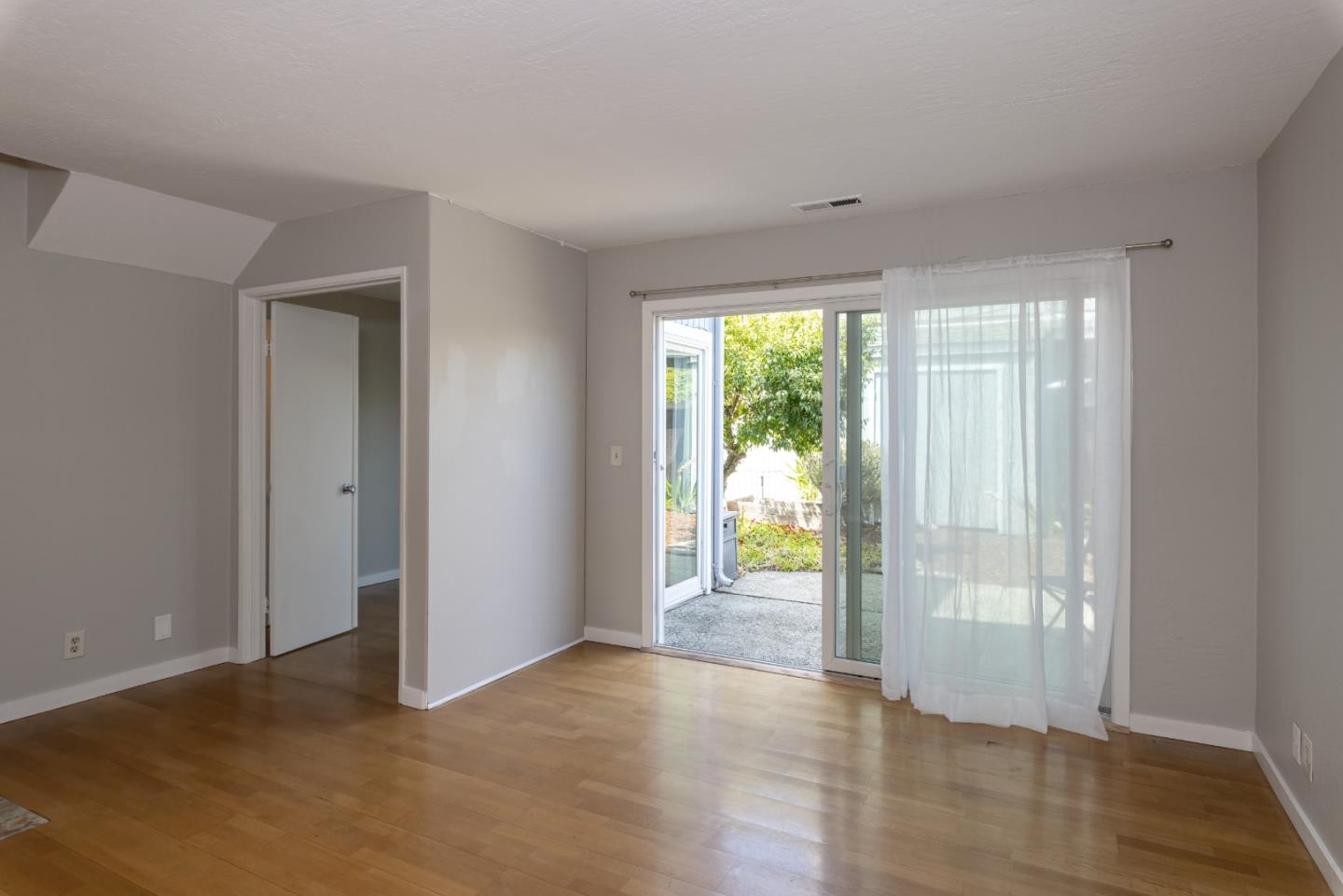 Detail Gallery Image 6 of 28 For 1200 Capitola Rd #24,  Santa Cruz,  CA 95062 - 3 Beds | 1/1 Baths