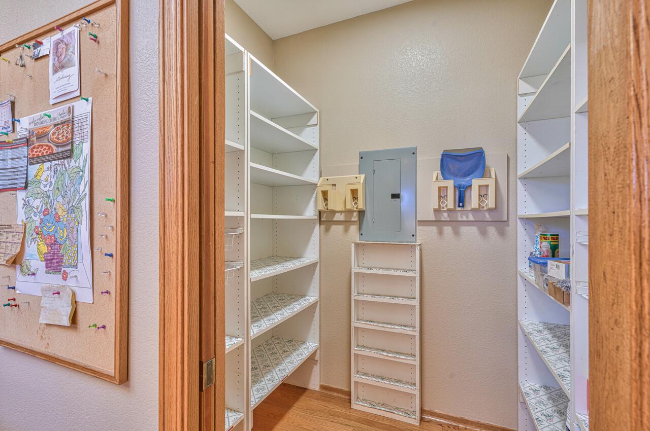 Detail Gallery Image 16 of 62 For 68 San Benancio Rd, Salinas,  CA 93908 - 6 Beds | 3/1 Baths