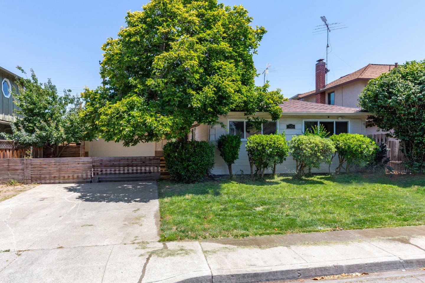 Detail Gallery Image 1 of 1 For 3526 Oxford Dr, Santa Clara,  CA 95051 - 4 Beds | 2/1 Baths