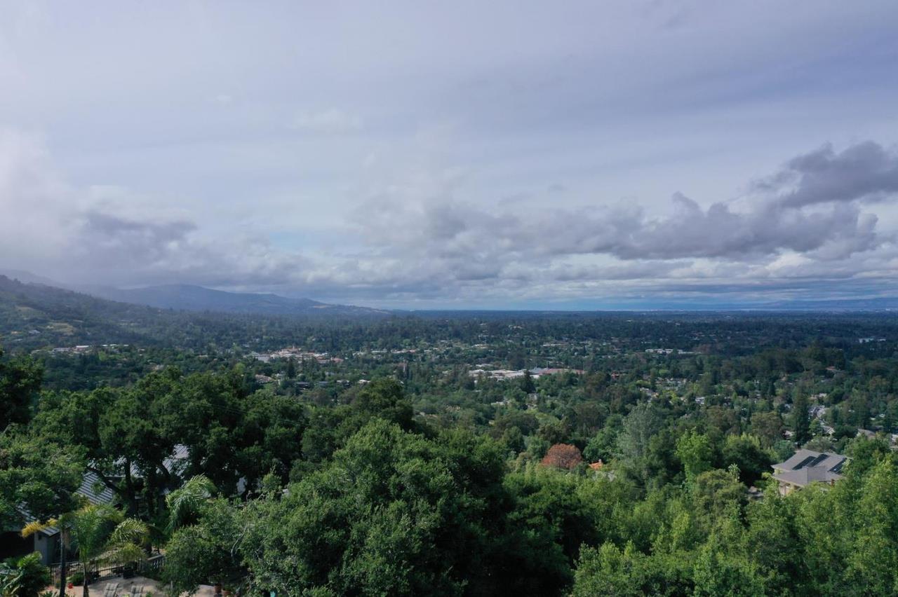 Detail Gallery Image 5 of 5 For 17800 Tourney Rd, Los Gatos,  CA 95030 - 4 Beds | 2 Baths